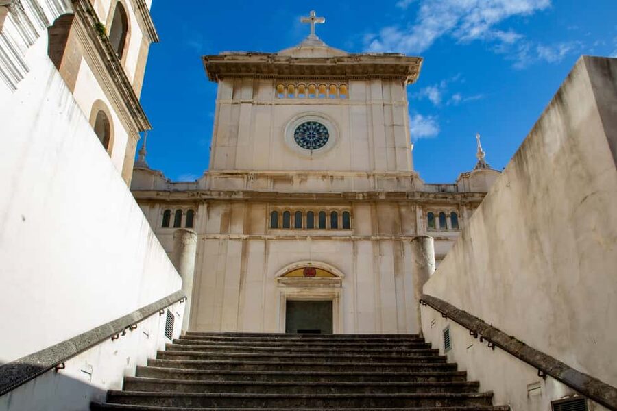From Naples: Sorrento, Positano and Amalfi Full-Day Tour - What the minibus and group size mean