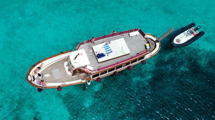 From Palau/La Maddal: Boat Tour of La Maddalena Archipelago - Budelli and the view of Spiaggia Rosa