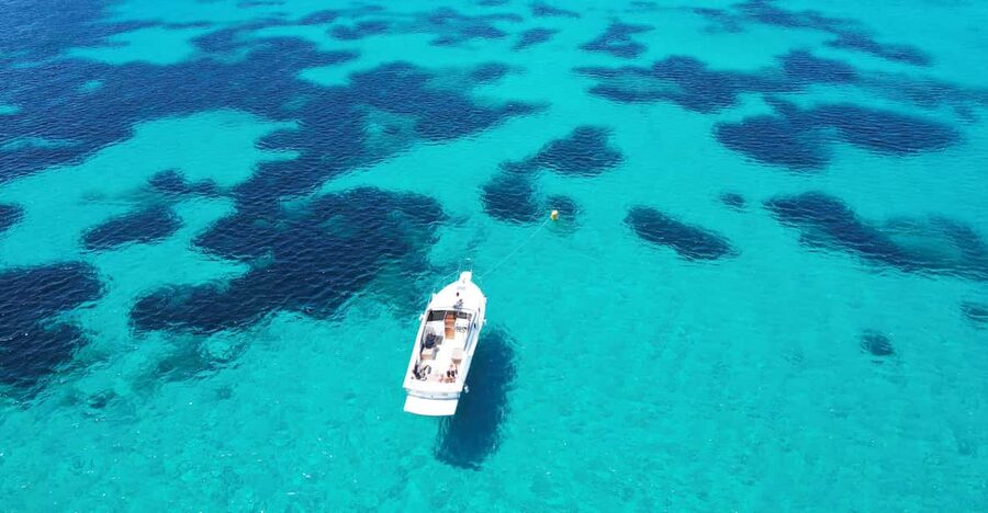From Palau/La Maddalena: All inclusive Yacht Tour - What lunch and all-day drinks really include