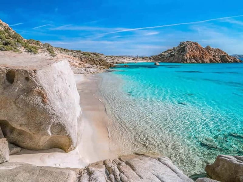 From Palau: La Maddalena Cruise with Lunch & Drinks - Why this small boat makes a difference