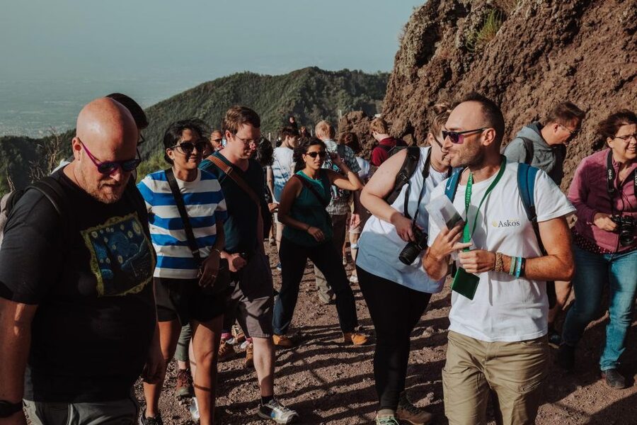 From Pompeii: Mount Vesuvius Guided Tour with Transfer - Looking into Vesuvius from Pompeii