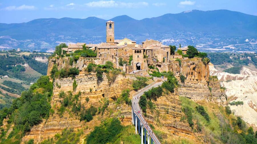 From Rome: Bagnoregio & Orvieto Day Trip with Wines & Lunch - A Tuscan farmhouse lunch near Montepulciano
