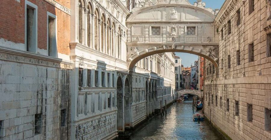 From Rome: Day Trip to Venice by High-Speed Train - The leaders make or break the day