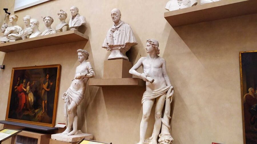 From Rome: Discover Florence and Pisa in a Full-Day Tour - Florence on foot, from medieval lanes to the Duomo