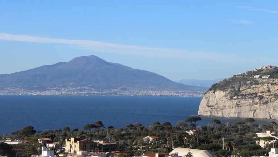 From Rome: Pompeii, Positano and Amalfi Coast Day Trip - The guides make a real difference