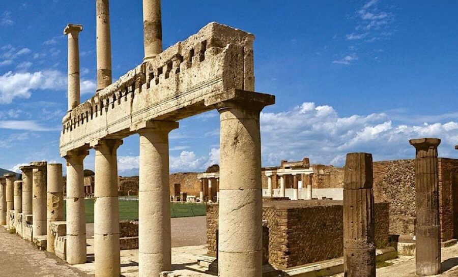 From Sorrento: Day Tour to Pompeii Ruins and Mount Vesuvius - Climbing Mount Vesuvius to the crater rim