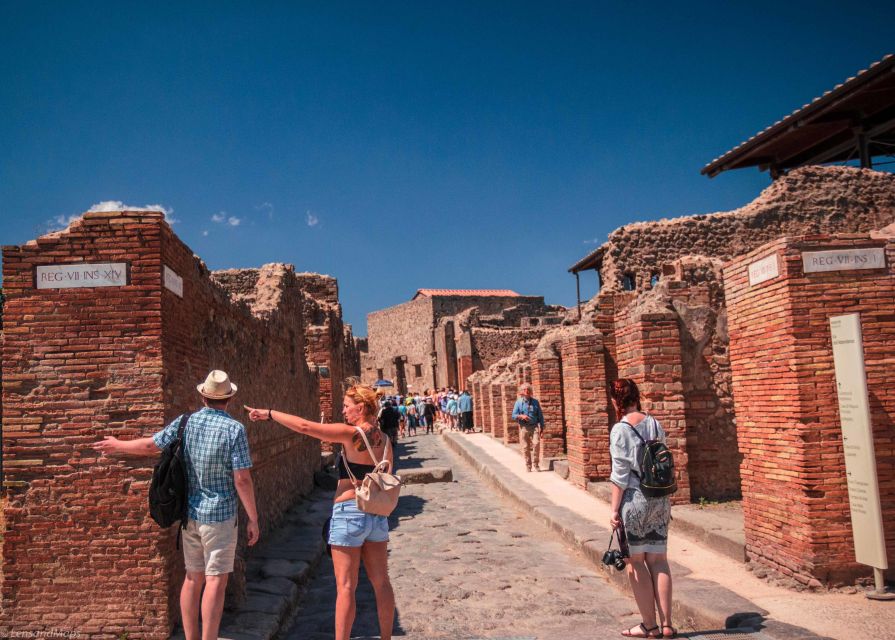 From Sorrento: Pompeii Ruins All-inclusive Guided Tour - Bakeries, thermopolia, mosaics, and frescoes
