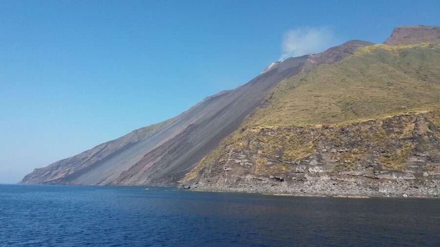 From Taormina: Chic Panarea and Stromboli Day Tour - Stromboli, black beaches, and San Vincenzo