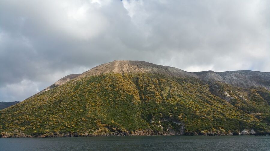 From Taormina: Lipari and Vulcano Mini Cruise Aeolian Tour - Two Aeolian Islands, two very different moods