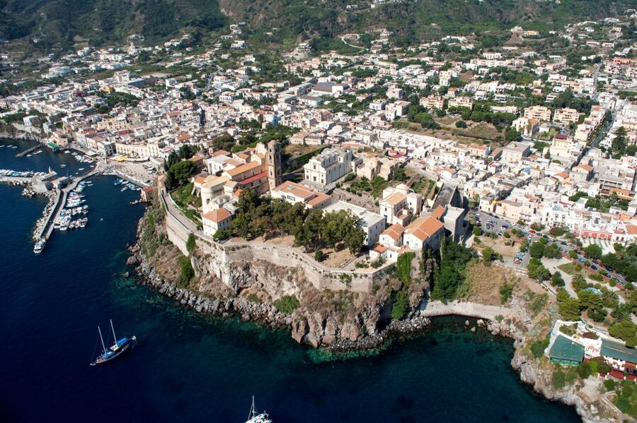 From Taormina: Lipari and Vulcano Mini Cruise Aeolian Tour - Lipari: old streets, sea views, and a short visit