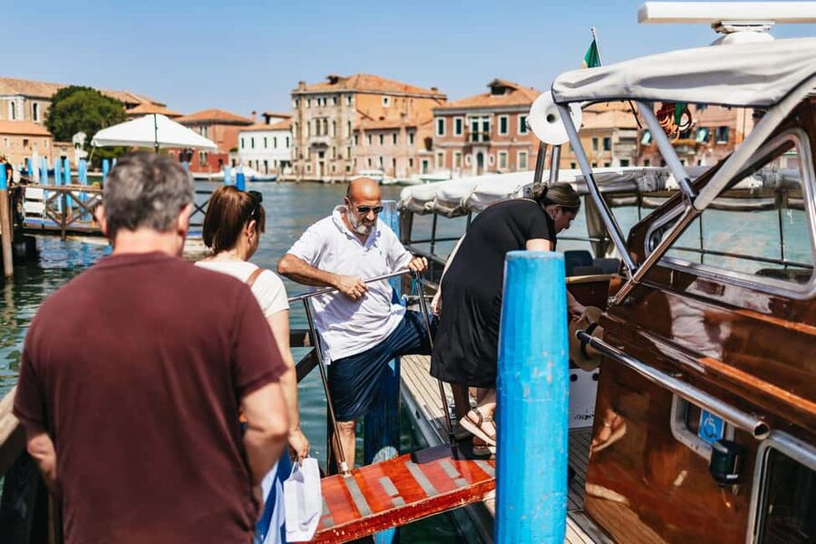 From Venice: Murano & Burano Guided Tour by Private Boat - Why Murano and Burano make a good pair