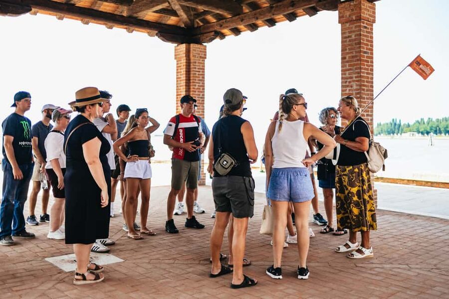 From Venice: Murano & Burano Guided Tour by Private Boat - Meeting the boat near Riva degli Schiavoni