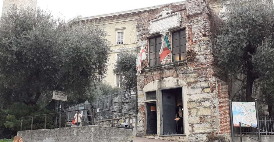 Genoa: Historic Guided Tour of Christopher Columbus' House - From the house to Sant’Andrea Cloister