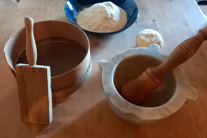 Genoese cooking lesson in the with lunch in the terrace - Why the pesto lesson is the star