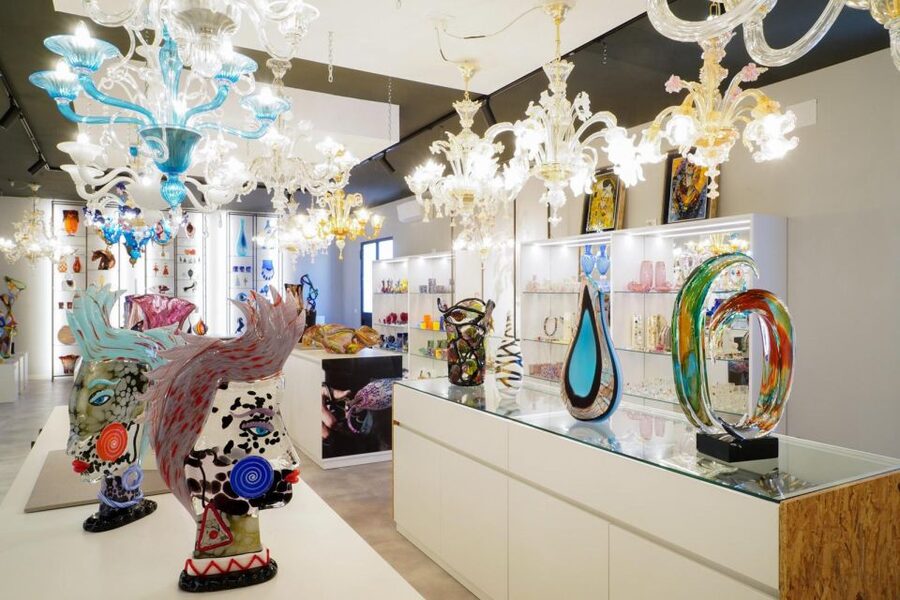 Glass Blowing Show Visit Murano Glass Factory & Showroom OMG - What the 15-minute Murano demonstration shows you