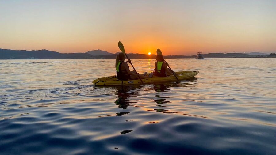 Golfo Aranci: Small group Kayak tour with Aperitif &dolphins - Philipp’s guiding style matters