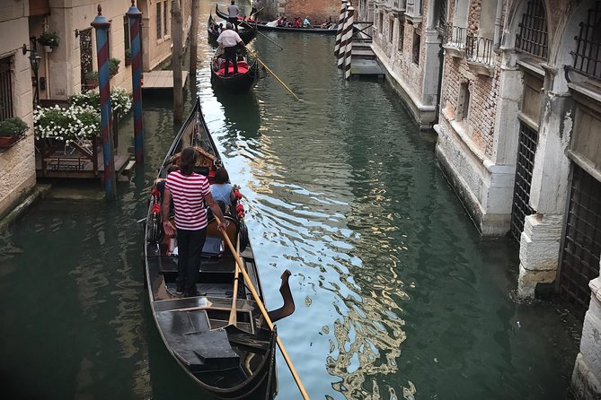 Grand Canal Gondola Experience with Live Commentary™ - From Ca’ Giustinian to the hidden canals