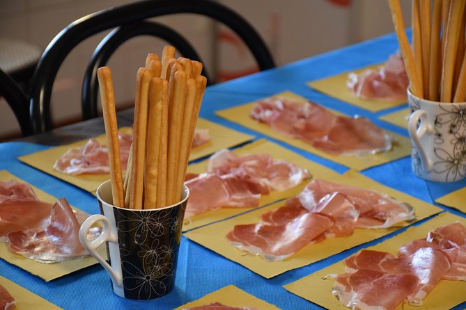 Guided group tour TastyBus: Parmesan Cheese and Parma Ham - Small producers make the day feel personal