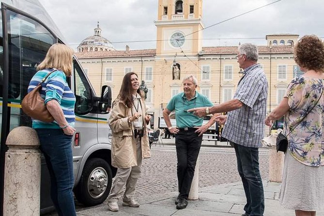 Guided group tour TastyBus: Parmesan Cheese and Parma Ham - Parmigiano Reggiano: from milk to wheel