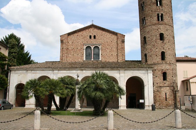 Guided Tour of Mosaic Tiles in Ravenna - The Neonian Baptistery and a brilliant blue dome