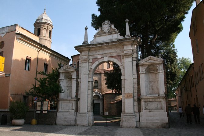 Guided Tour of Mosaic Tiles in Ravenna - Group size, sound, and the pace of the walk