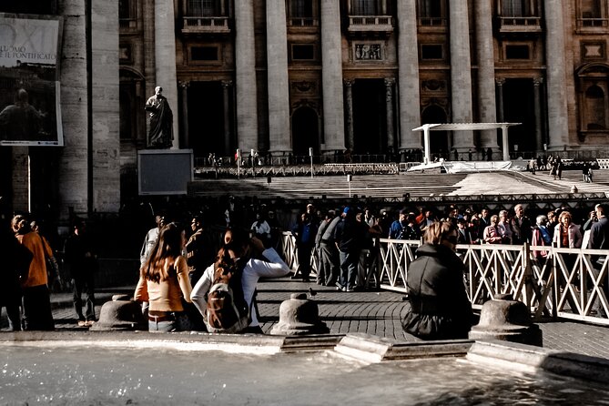 Guided Tour Vatican Museums & Sistine Chapel with Basilica Access - Crowds, queues, and the meaning of skip-the-line