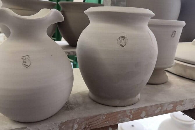 Handmade Tuscan Ceramics Masterclass in Montelupo - Learning to throw a bowl with Salvatore