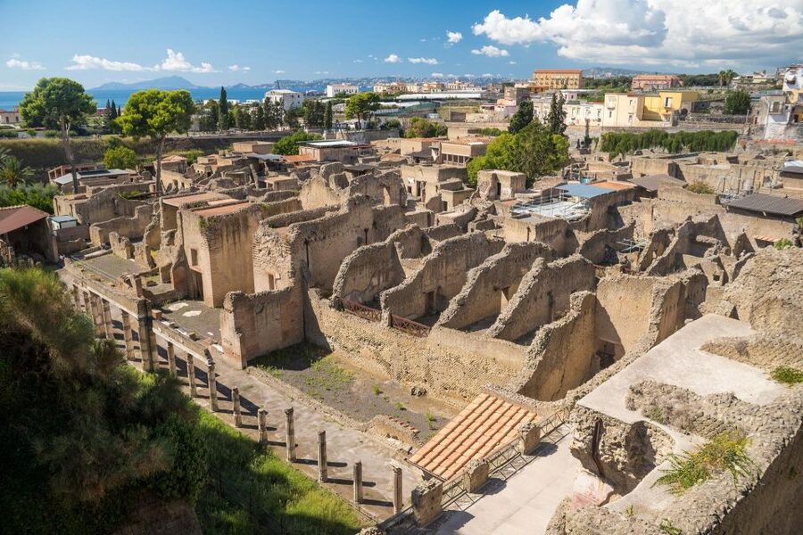 Herculaneum: Skip-the-Line Entry Ticket with Audio Guide - Getting your bearings with the map and audio device
