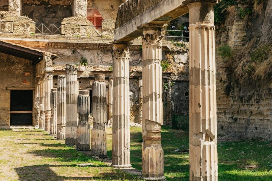 Herculaneum: Skip-the-Line Guided Tour with Archaeologist - Baths, Forum, and the Gymnasium