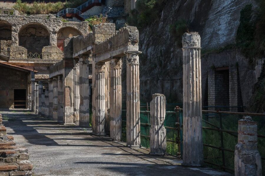 Herculaneum: Skip-the-Line Guided Tour with Archaeologist - Casa dell’Albergo and Casa del Salone Nero