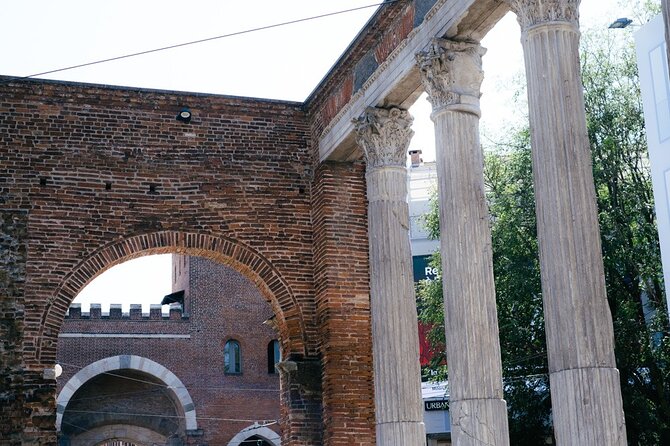 Highlights and hidden gems of Milan Bike Tour - Brera’s artisan lanes and old Milanese buildings