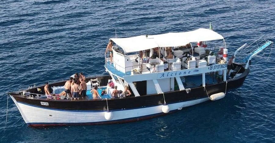 Ischia: Island Boat Tour with Neapolitan Lunch & Snorkeling - Key points to know before booking