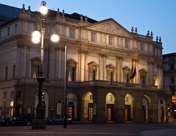 La Scala Theatre and Museum Tour in Milan With Private Guide - La Scala in one hour: what you are really buying