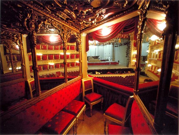 La Scala Theatre and Museum Tour in Milan With Private Guide - Meeting at Largo Antonio Ghiringhelli