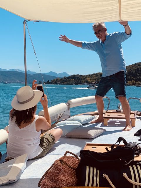 La Spezia: Cinque Terre and Portovenere Full-Day Boat Tour - Red rocks, Monesteroli, and the first swim