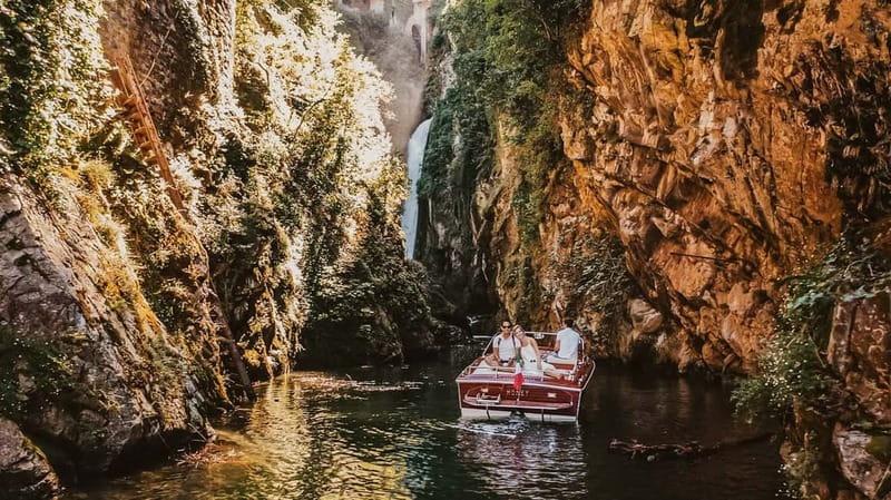Lake Como: Classic Boat Private Tour - The two-hour route: the full central lake experience