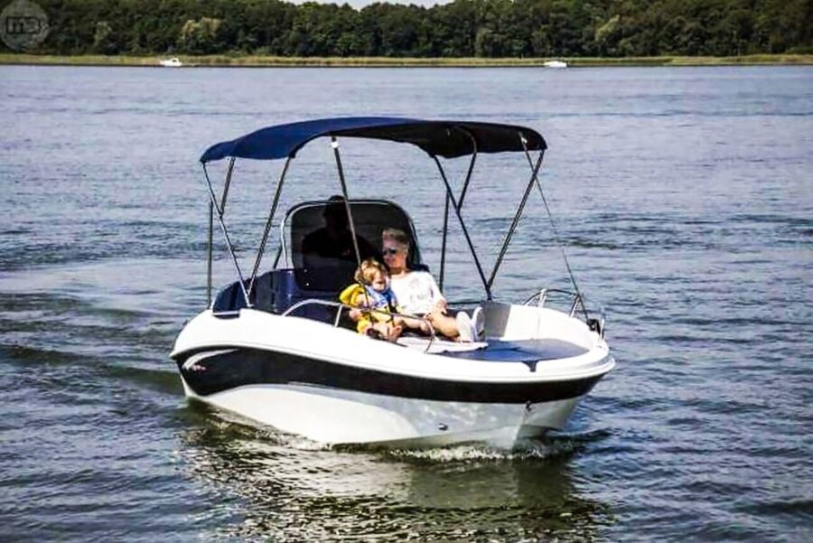 Lake Como: Motor Boat Rental - Swimming, sunning, and the small-boat setup