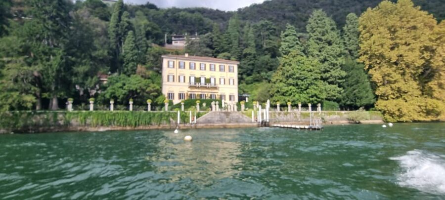 Lake Como: Shared Boat Tour with Prosecco Aperitif - How the guides shape the experience