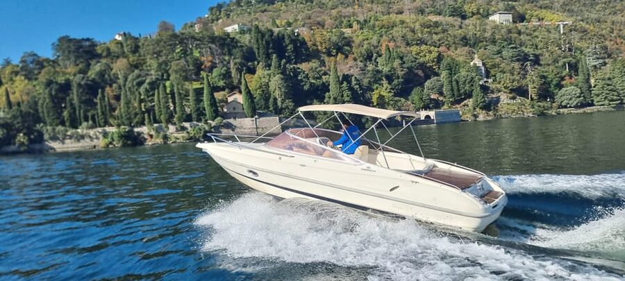 Lake Como: Shared Boat Tour with Prosecco Aperitif - The first view of Villa d’Este and Cernobbio