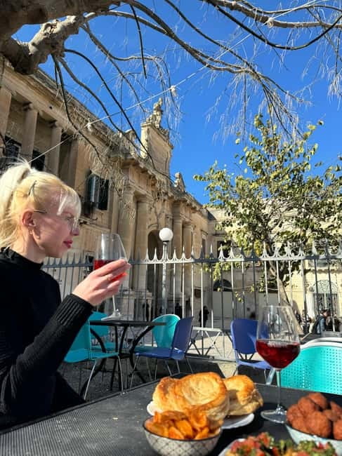 Lecce: Guided Street Food Walking Tour with Food and Wine - Piazza Sant’Oronzo and the savory tasting