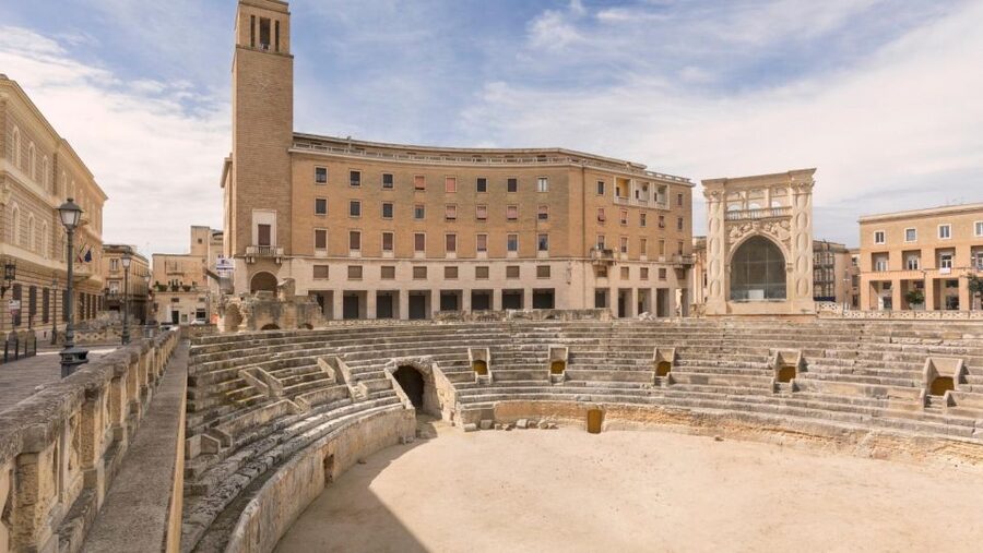 Lecce guided tour with underground discoveries - Santa Croce and the art of looking closely