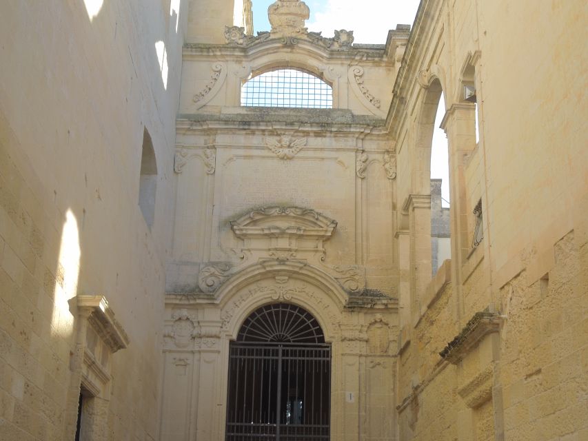 Lecce: Street Food Tasting and Sightseeing Tour - Papier-mâché in a working workshop