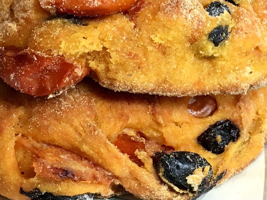 Lecce: Street Food Tasting and Sightseeing Tour - Porta Napoli and the streets between monuments