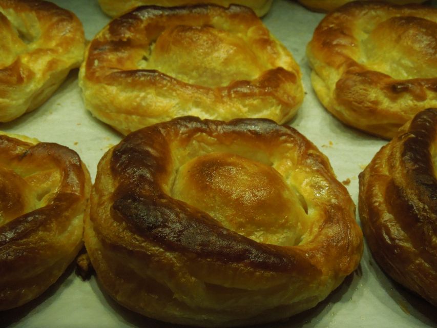 Lecce: Street Food Tasting and Sightseeing Tour - Santa Croce and stone carved like embroidery