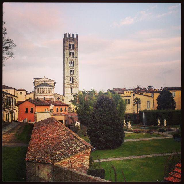 Lucca: 2-Hour City Center Walking Tour - San Frediano and Piazza Anfiteatro