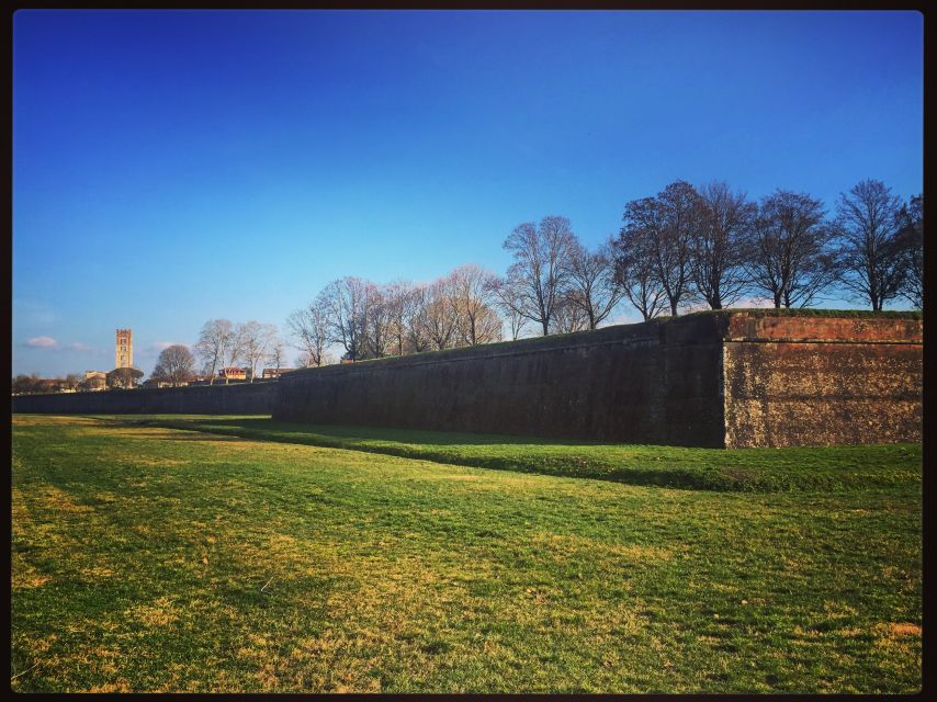 Lucca: 2-Hour City Center Walking Tour - Walking beside the sixteenth-century walls