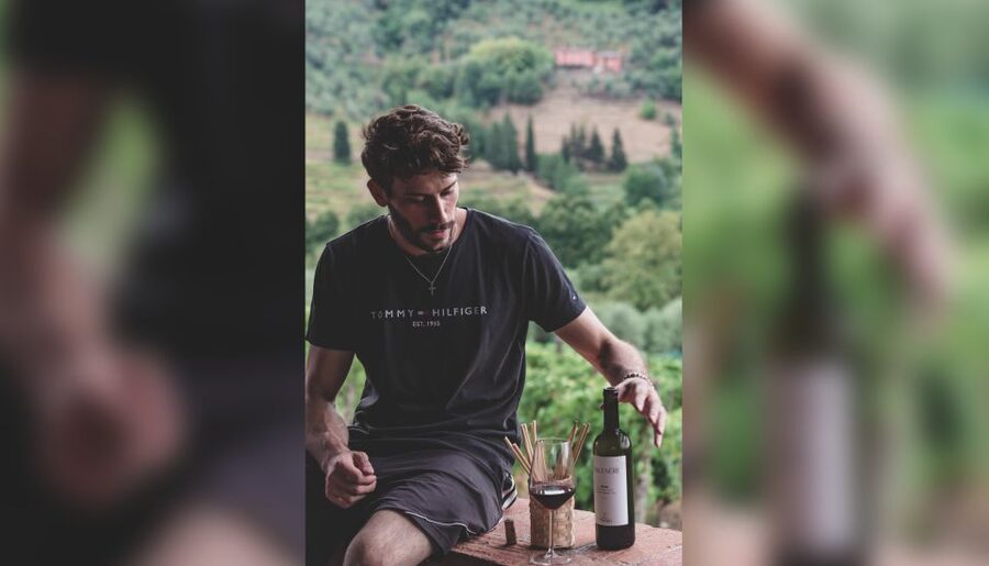 Lucca: Guided Winery Tour with Wine Tasting - Five local wines, olive oil, and breadsticks