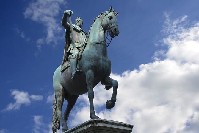 Medici Legends & Renaissance Wonders: Florence Small Group Tour - San Lorenzo and the family’s starting point