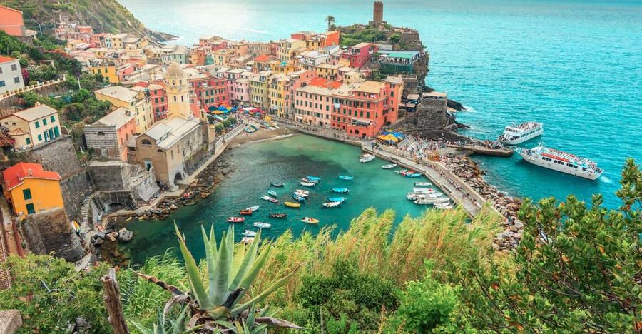 Milan: Cinque Terre Full-Day Guided Trip With Cruise - Manarola: steep lanes and postcard views