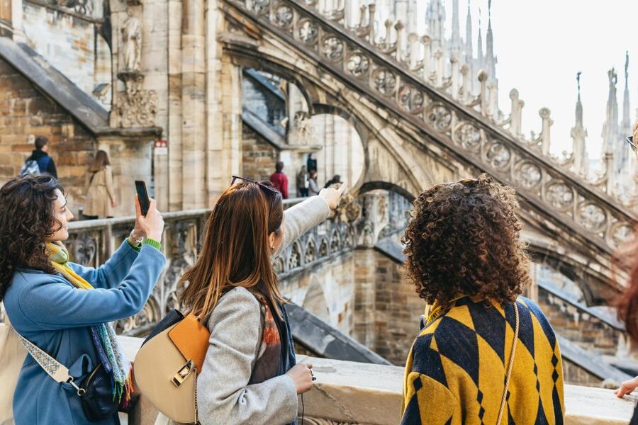 Milan: Duomo Rooftop and Cathedral Guided Tour with Tickets - Riding up, then climbing 80 steps